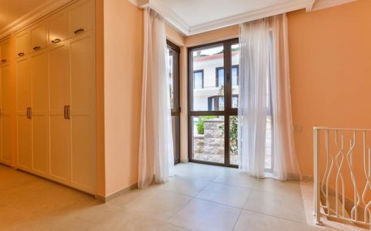 Villa With Water View In Tivat