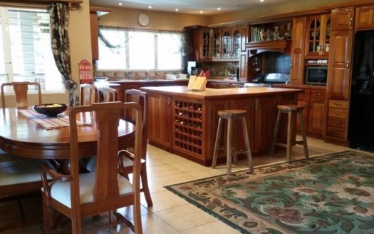 Bird Lover Estate With Multiple Homes On 50 Acres