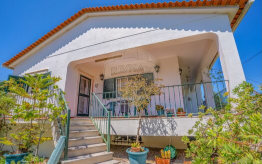 Beautiful home in excellent condition in A-dos-Francos, Caldas da Rainha.